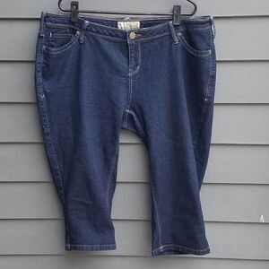 Hybrid & Company Jean Capris Size 16